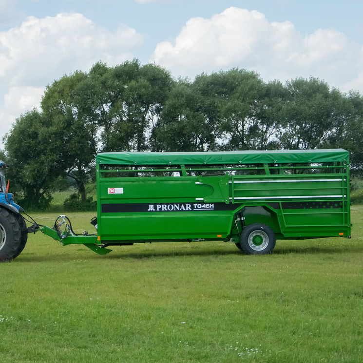 Bétaillère T046/H, pose à terre hydraulique, capacité 7850kg, longueur caisse 6.30m, simple essieu, roue 385/65R22,5, PRONAR