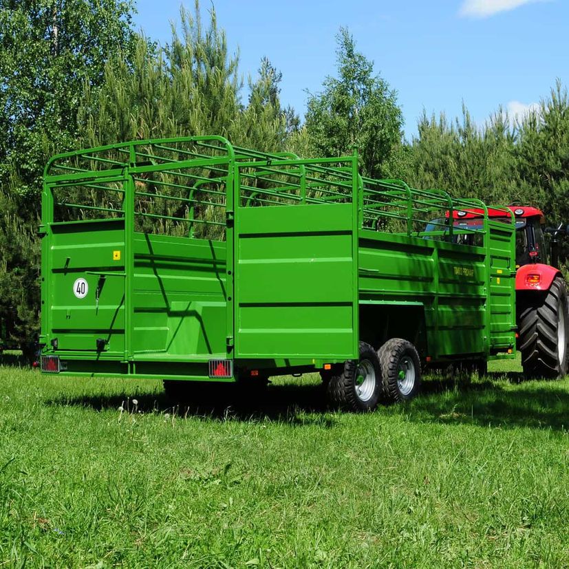 Bétaillère T046/2, pose à terre hydraulique, capacité 8500kg, longueur caisse 7.00m, double essieu, roue 14.0/65-16, PRONAR