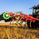 Déchaumeur à dents RUNNER, 3.00 à 5.00 mètres, 3 rangées de dents, sécurité à double ressort non-stop, AGRO-MASZ