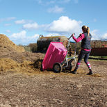 Brouette basculante 250 litres, rose, en polyéthylène et métal galvanisé