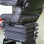 Siège de tracteur pneumatique 12V basse fréquence, tissu, assise 48 cm, avec ou sans adaptation pour accoudoir multifonction