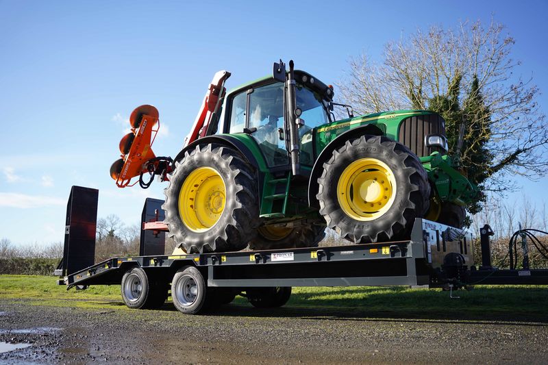 Porte engin RC2100 noir avec tracteur