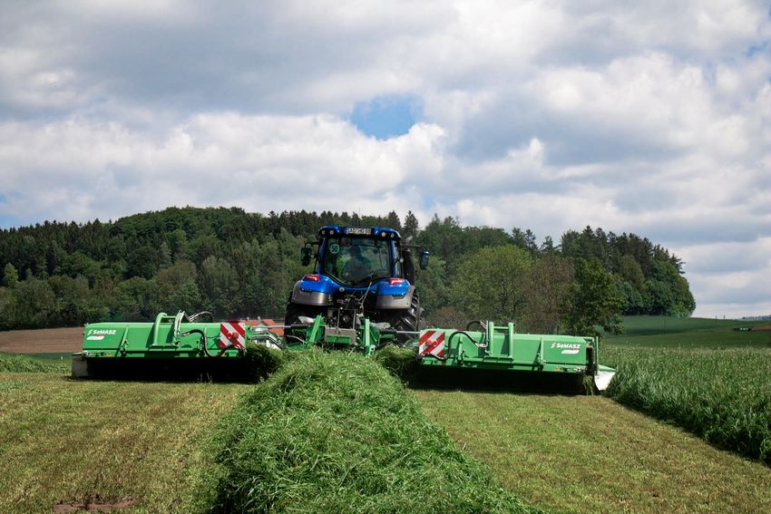 Faucheuse arrière SAMASZ KDD941STH au travail