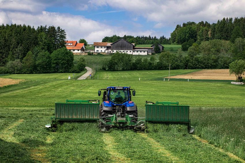 Faucheuse arrière Gigacut KDD941STH au travail