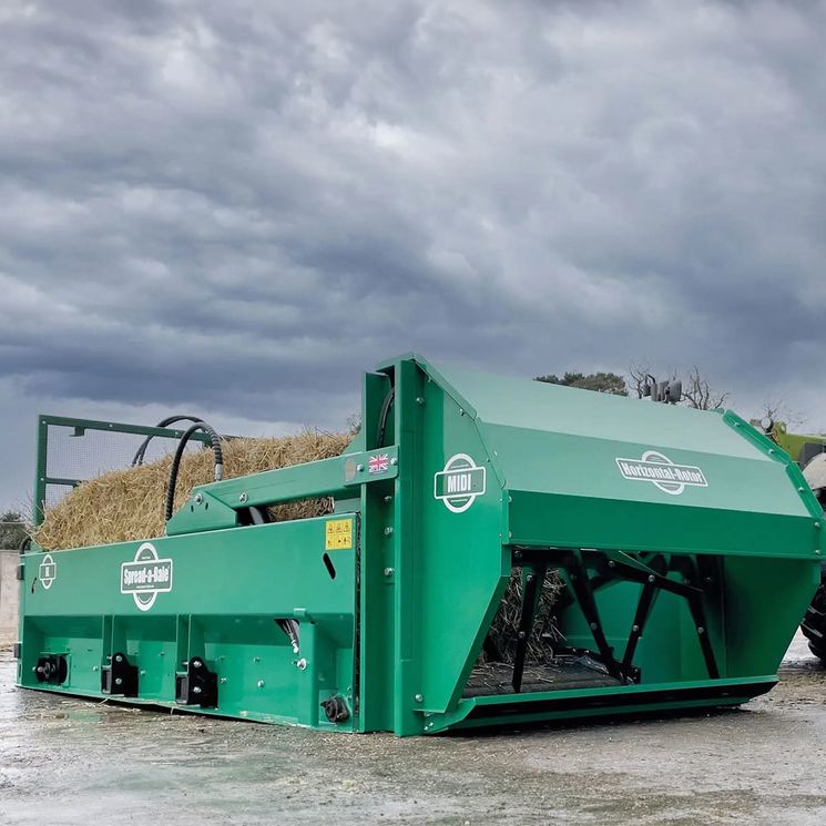 Pailleuse frontale auto-chargeuse modèle HR, SPREAD A BALE